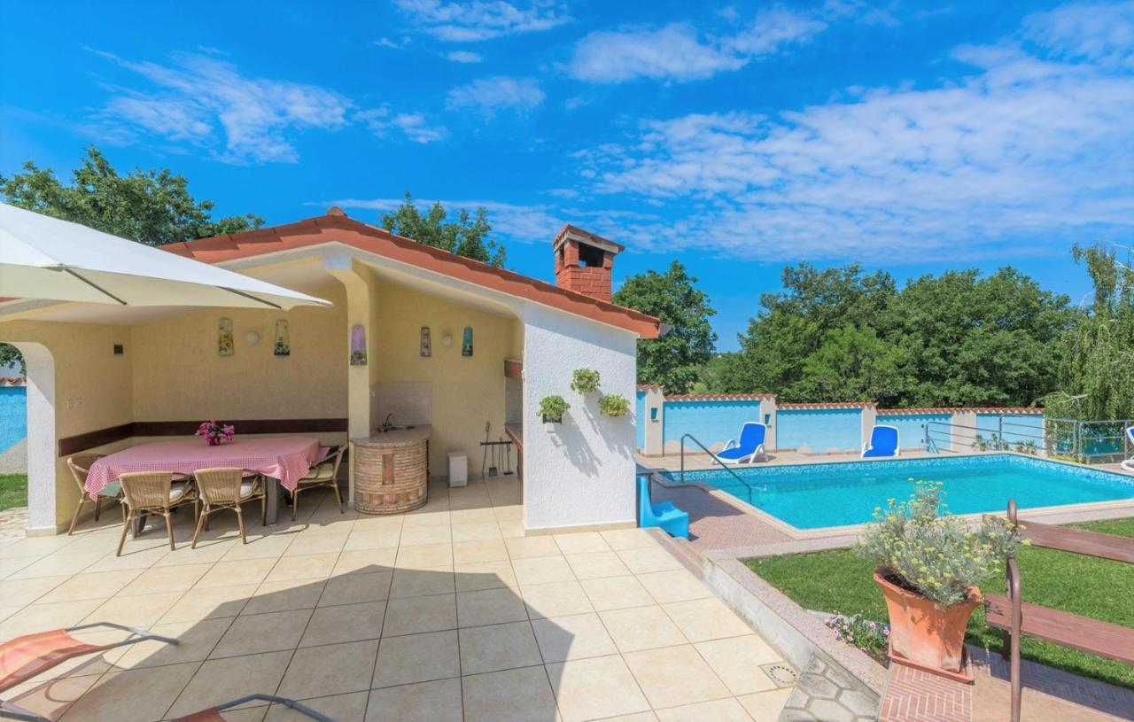 Villa Anita With Common Pool Vrvari Exterior photo